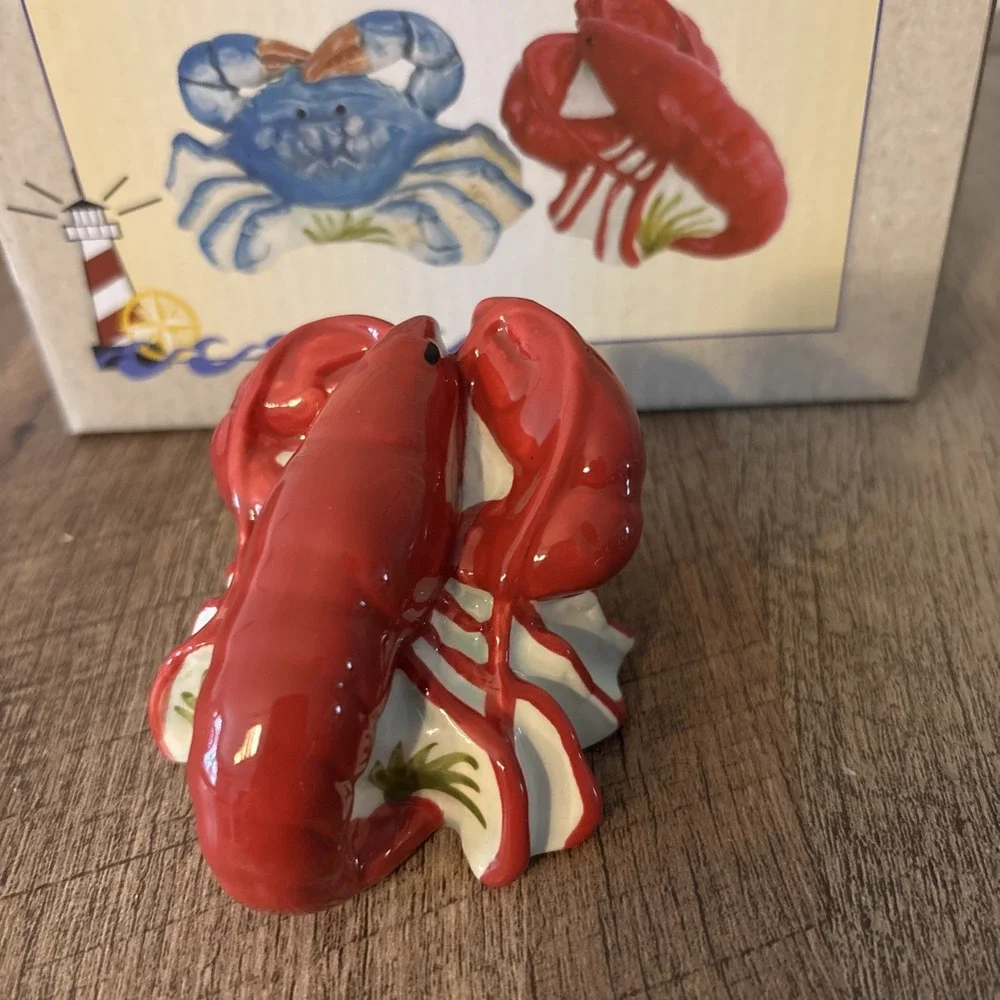 Cracker Barrel Stoneware Red Lobster Blue Crab Salt Pepper Shakers